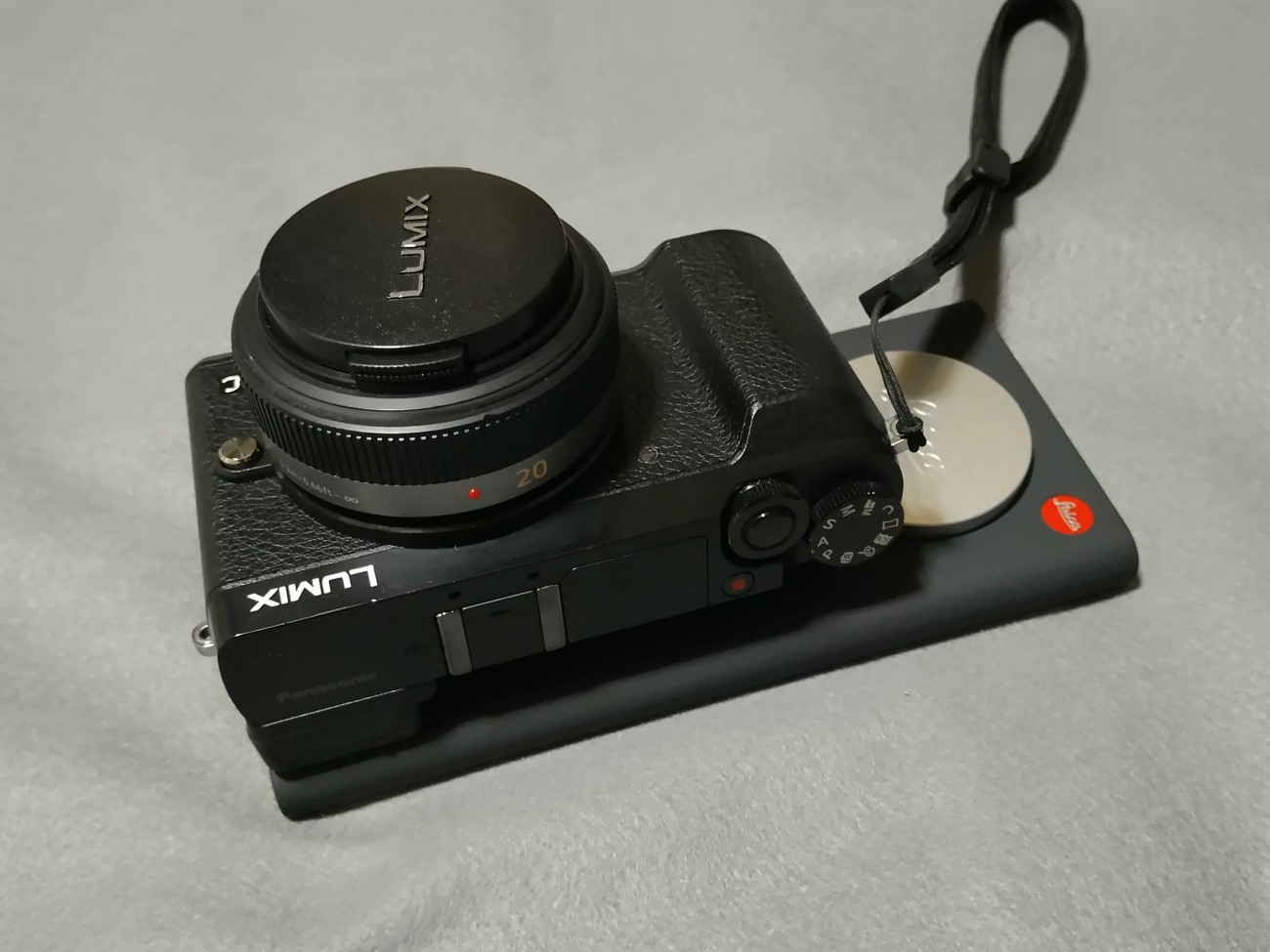 GX7MK2 + 20mm/F1.7で比較 9mm/F1.7はこれよりもう少し厚い