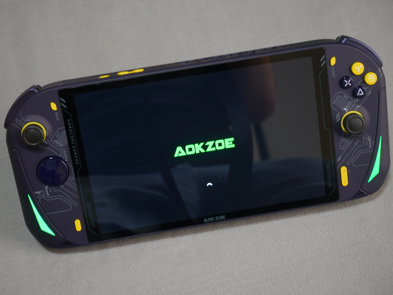 ブートロゴがAOKZOE